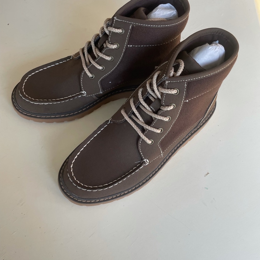 Sperry Rudder Brown Boys Boots Size 4M NIB